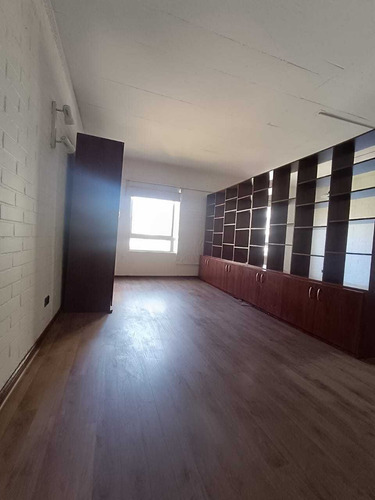 Avenida Peru 972, Metro Cerro Blanco (81856)