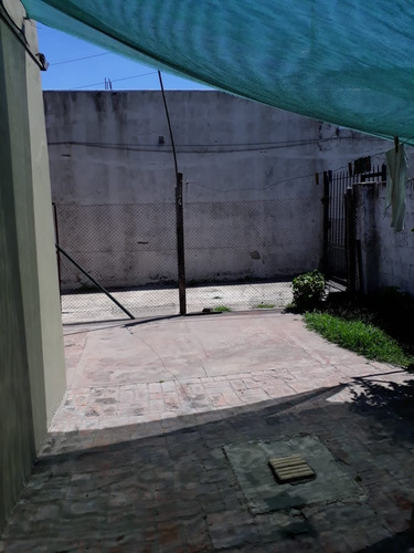 Imagen 7 de 10 de Venta De Ph Al Frente Sobre Avenida Espora