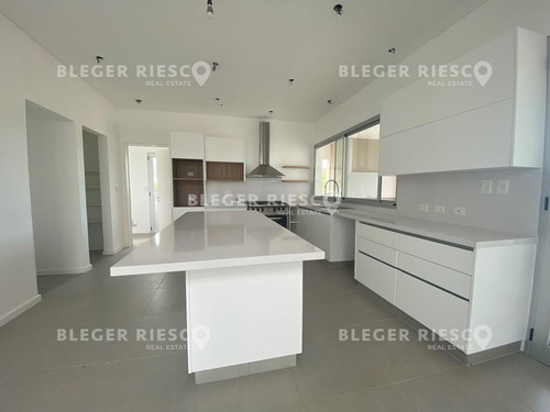 Imagen 9 de 26 de Casa Chalet En Venta Ubicado En San Juan, Villanueva, Tigre