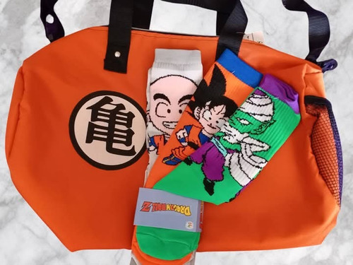 Maleta Deportiva Gokú + 3 Pares De Calcetas De Regalo Gratis Naranja Dragon Ball