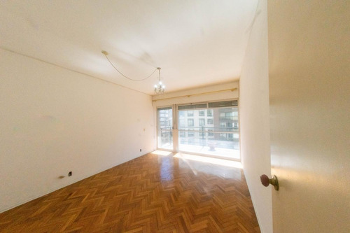Imagen 11 de 14 de Venta Apartamento Pocitos 4 Dormitorios Y Servicio ,excelente Ubicación Y Vista