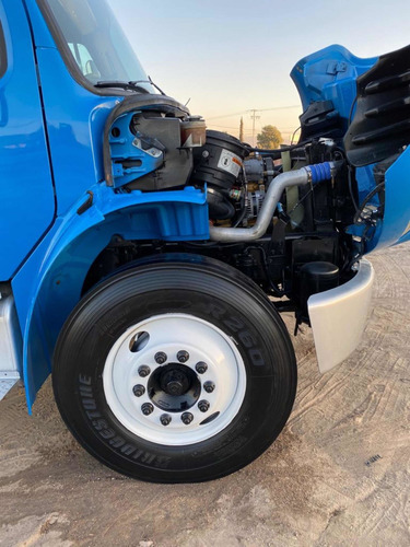 Imagen 7 de 15 de Freightliner M2 2004