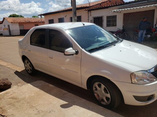 Imagem 1 de 14 de Renault Logan 2013 1.6 Expression Hi-power 4p