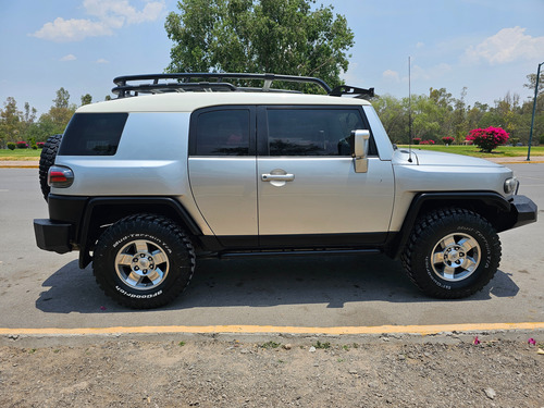 Toyota Fj Cruiser 3p Premium Aa Ee Ra Abs 4x4 At