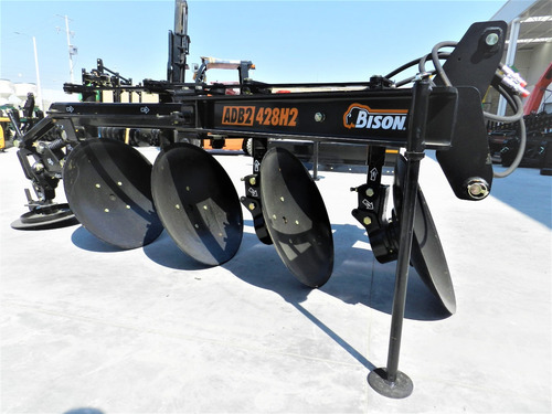 Imagen 5 de 12 de Arado Agricola 4 Discos Hidraulico Marca Bison P Tractor