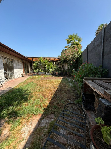 Casa Luminosa Y Segura En Las Condes. Ideal Para Familia