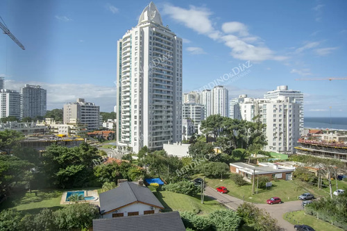 Apartamento En Venta En Torre Esmeralda De 3 Dormitorios , En Punta Del Este