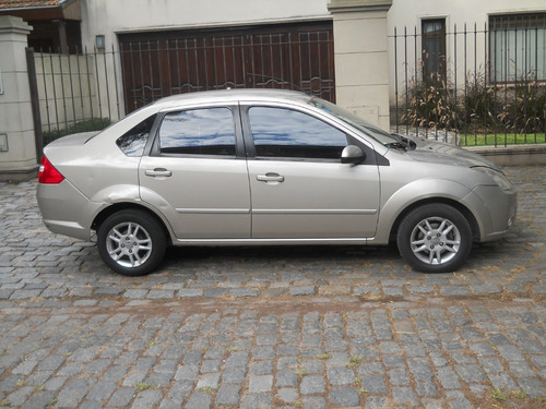 Ford Fiesta Max Full