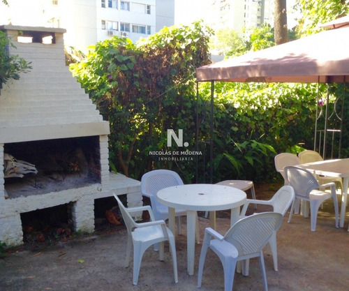 Hermosa Casa En Venta , Cantegril Punta Del Este Parada 14- Ref: 3599
