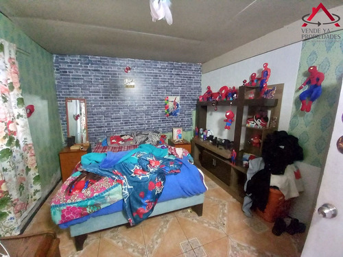 Se Vende Amplia Casa Regularizada En Población 1° De Mayo