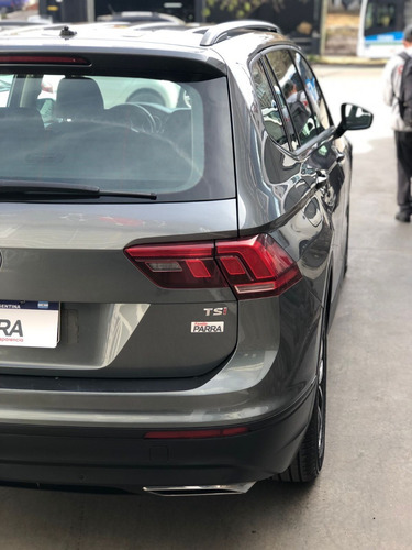Imagen 2 de 8 de Volkswagen Tiguan 1.4 Tsi Dsg 7 Asientos - 2019 - Gris
