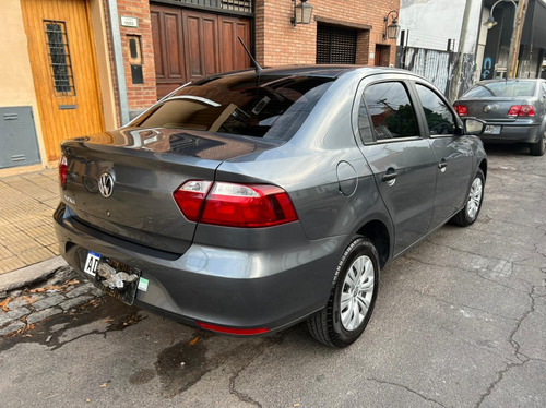 Imagen 2 de 13 de Volkswagen Voyage 2018 1.6 Trenline 101cv