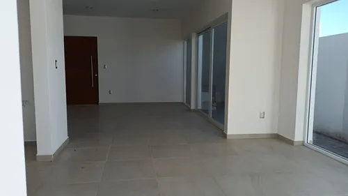 Venta De Casas En El Encino, Pasillo Lateral, Estudio O 4ta Rec En Pb, Lujo