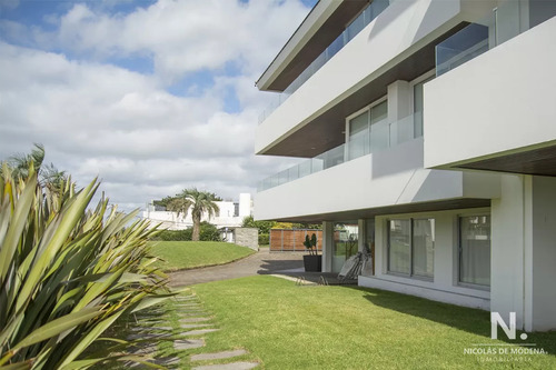 En Venta, Apartamento Ideal De 2 Dormitorios En Suite En La Barra