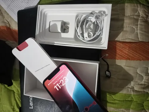 Apple iPhone 11 (128 Gb) - (product)red (Usado)