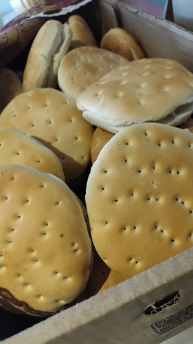 Variedad De Pan, Dulces Y Empanadas