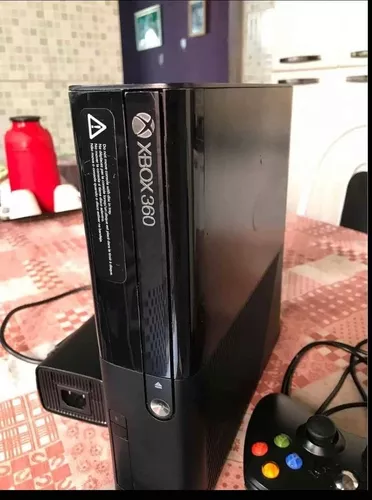 Microsoft Xbox 360 Super Slim 250gb + 3 Jogos 2 Controles Standard