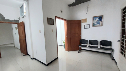 Imagen 3 de 21 de Tibisay Rojas Vende Edificio De Oficinas En El Centro Colonial De Puerto Cabello Cod. 171351