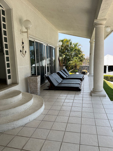 Venta De Casa En Cuernavaca, Col. 3 De Mayo, 2400 Mts