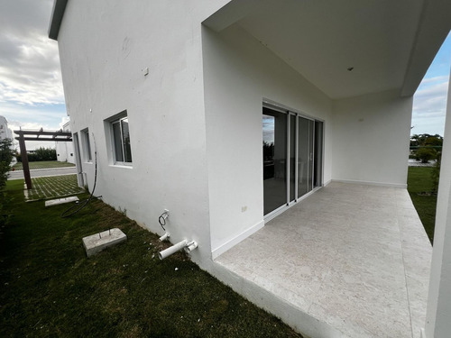Casa En Venta En Vista Cana, Punta Cana, 130m2