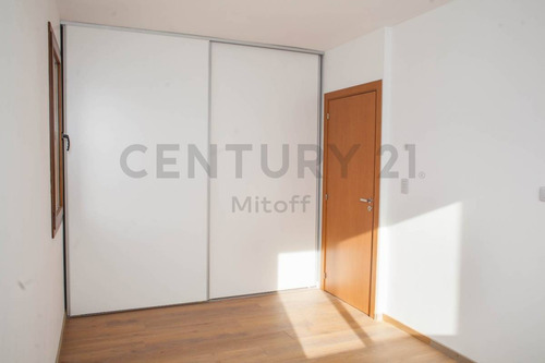 Imagen 5 de 15 de Dúplex Tipo Casa Al Frente De 3 Dormitorios, Jardín Y Cochera En Venta En Gonnet