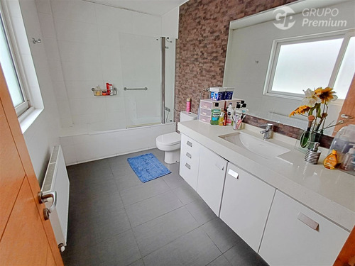 Casa En Venta Av. Bosques De Montemar En Concón