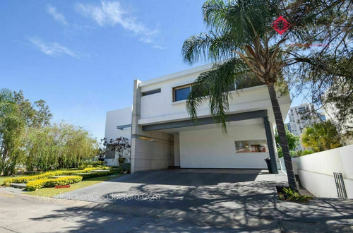Casa De Lujo En Venta Con Alberca En Zotogrande Zona Andar