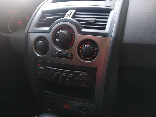 Imagem 5 de 11 de Renault Megane Dynamic Automatico 2009/2010 Completo