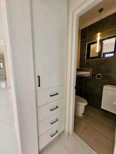 Casa En Venta En Residencial Los Lirios La Romana