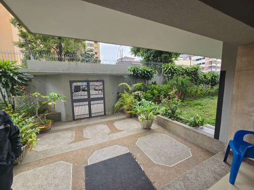 Venta De Apartamento En San Bernardino, Cómodo, Amplio, Amoblado Y Listo Para Habitar. (a.v)