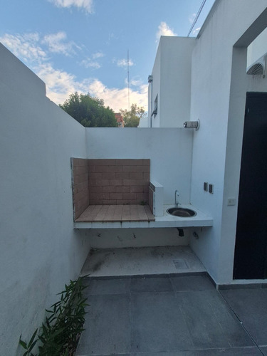 Alquilo Duplex De Dos Dormitorios En Manuel B Gonnet.