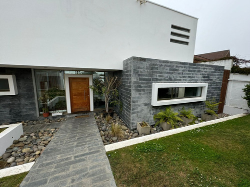 Se Vende Hermosa Casa En Exclusivo Sector De Concón