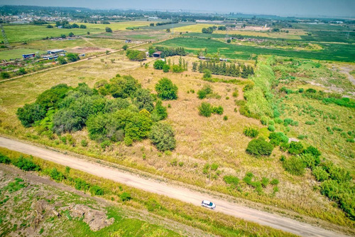 Imagen 9 de 10 de Fraccion De Campo En Perez En Plena Zona Industrial
