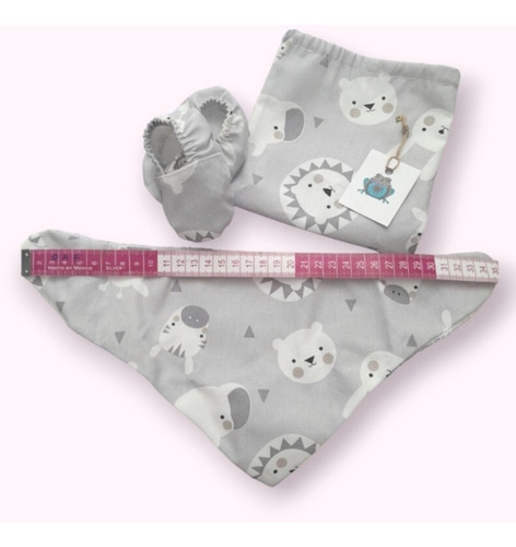 Imagen 6 de 6 de Set De Babero Bandana Y Alpargatas Piqué Bebes