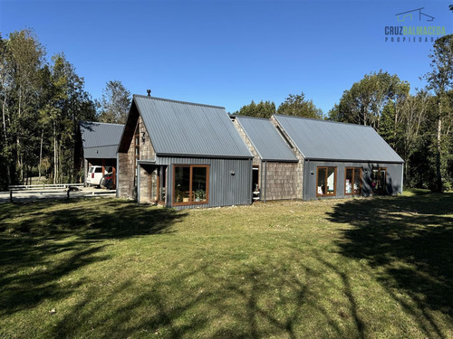 Casa En Venta De 5 Dorm. Parque Ivian En Puerto Varas