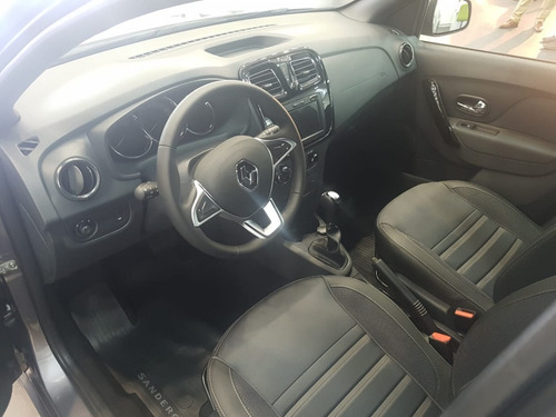 Imagen 13 de 15 de Autos Y Camionetas Renault Sandero Stepway Toyota Yaris E