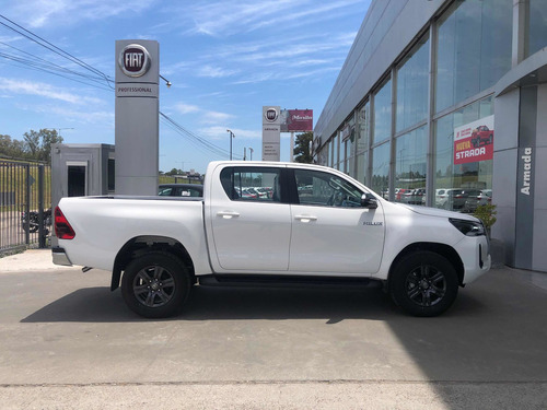 Toyota Hilux 2.8 Cd Srv 177cv 4x2 At