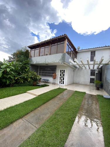 Venta Hermosa Casa Quinta En Las Clavellinas Trigal Norte Conj. Cerrado Er