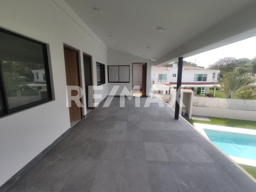 Casa En Venta En Morelos, Fraccionamiento Lomas De Cocoyoc