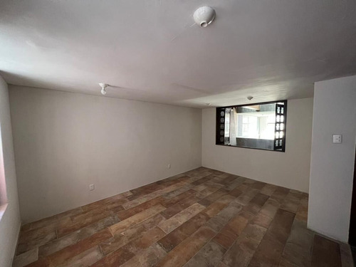 Casa Con Uso De Suelo Comercial De 290m2 En División Del Norte