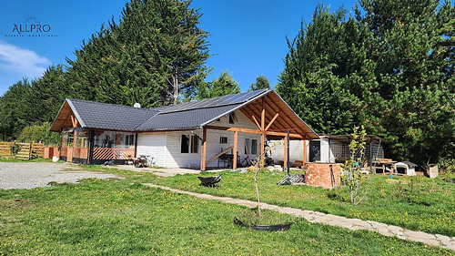 Casa Y Cabañas En Terreno Con Piscina Y Energía Sostenible