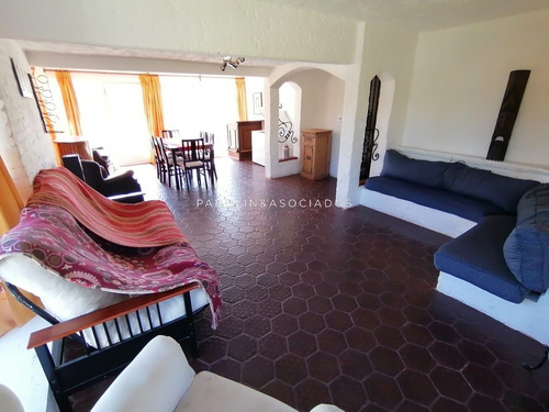 Casa De 5 Dormitorios En Pinares, Punta Del Este- Ref: 2705