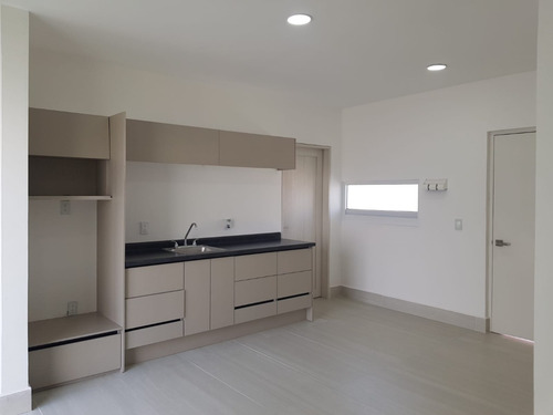 Residencia Semi Nueva Esquina, De Autor Diseño Unico Acabados De Lujo 3niv 3master Suites Una En Pb, Espacios Amplios, Iluminada, Doble Altura, Delante De Ikani Garantia De Inversion.