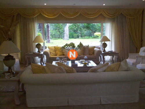Casa En Venta Y Alquiler, Golf, Punta Del Este, 4 Dormitorios.- Ref: 204746