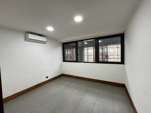 Arrienda Oficina 17 M2, Edif Telar (68945)