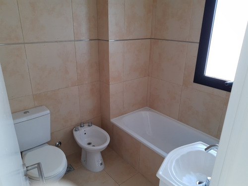 Imagen 3 de 5 de Venta Depto En Caseros 4 Amb. De Pozo