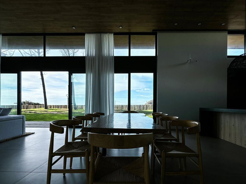 Casa En Venta Primera Linea Al Mar Punta Del Este (ref: Bpv-10119)