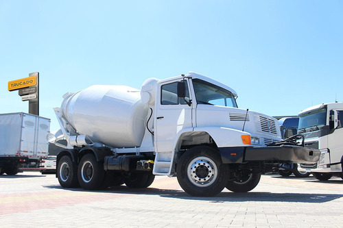 Mb 2635 - 6x4 - Betoneira 8m = Vw Volvo Iveco Volks Ford