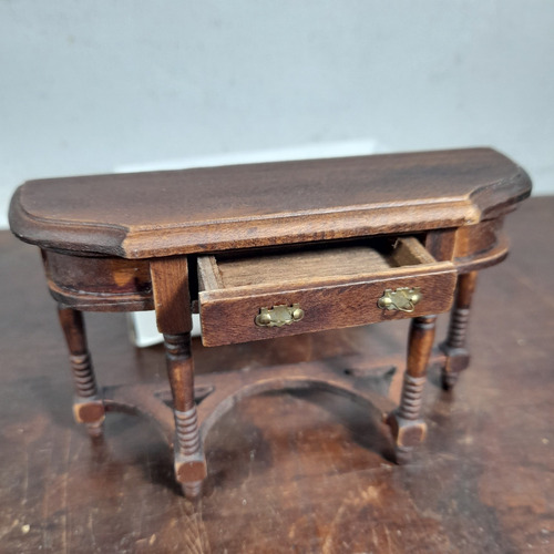 Imagem 2 de 6 de Deagostini Casa Vitoriana Console Em Madeira Com Caixa