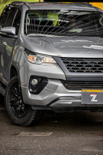 Imagen 8 de 19 de Toyota Fortuner Sw4 2.7